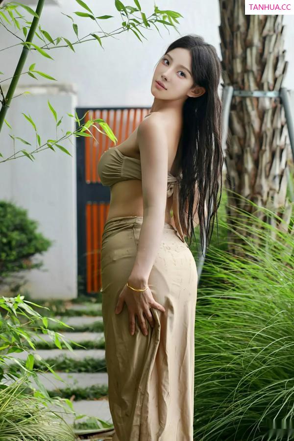   [XiuRen]高清写真图 2025.08.04 No.10618 梨霜儿 金色泳衣第34张图片